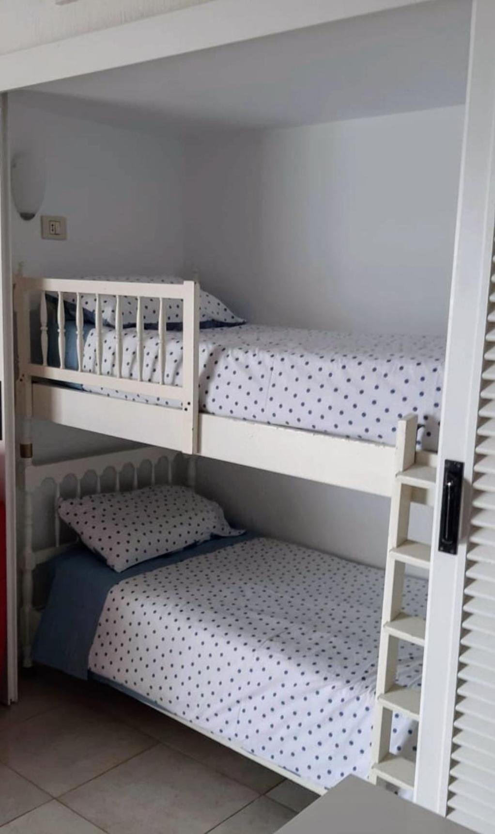Apartamentos Playa Chica / Playa Las Gaviotas サンタクルスデテネリフェ エクステリア 写真