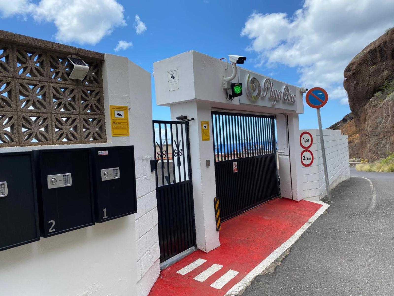 Apartamentos Playa Chica / Playa Las Gaviotas サンタクルスデテネリフェ エクステリア 写真